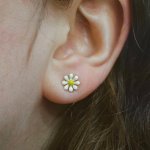 Sterling Silver Enamel Bee and Daisy mis-matched studs (ST-1358)