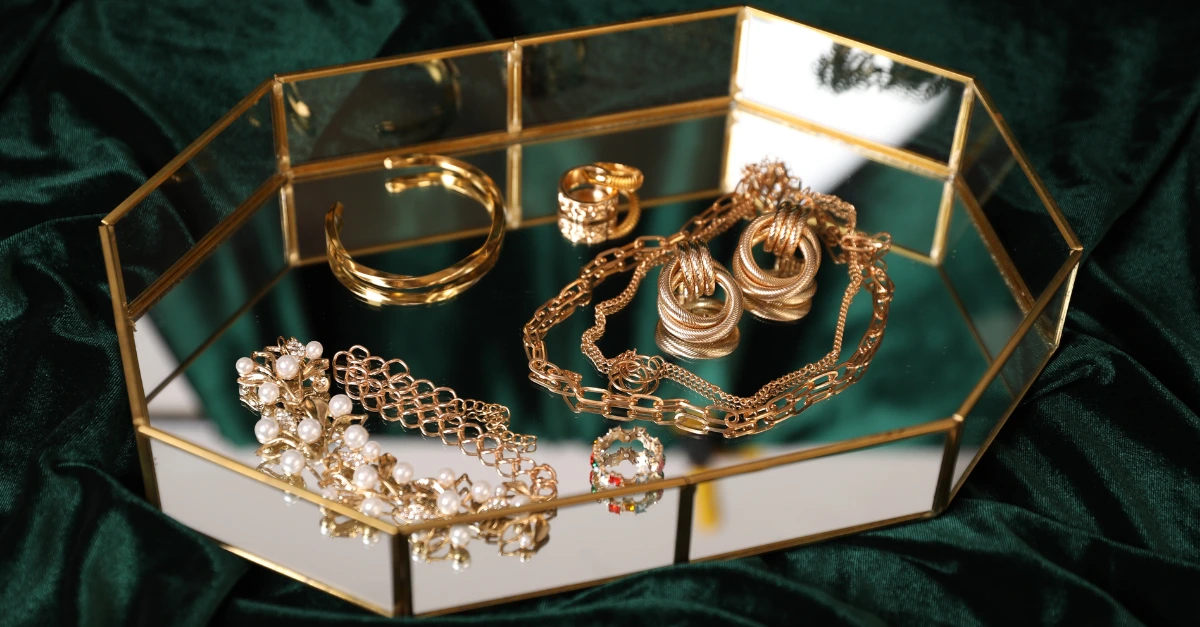 Elegant gold jewelry